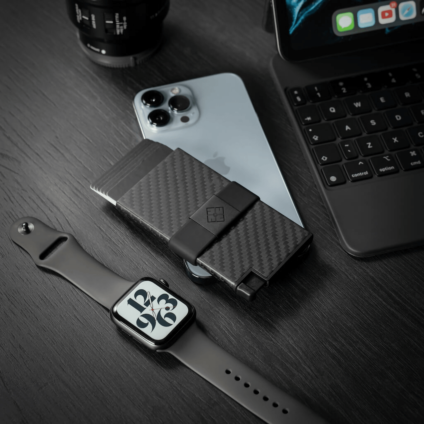 Carbon - Smart and Secure Cardholder with RFID Blocking