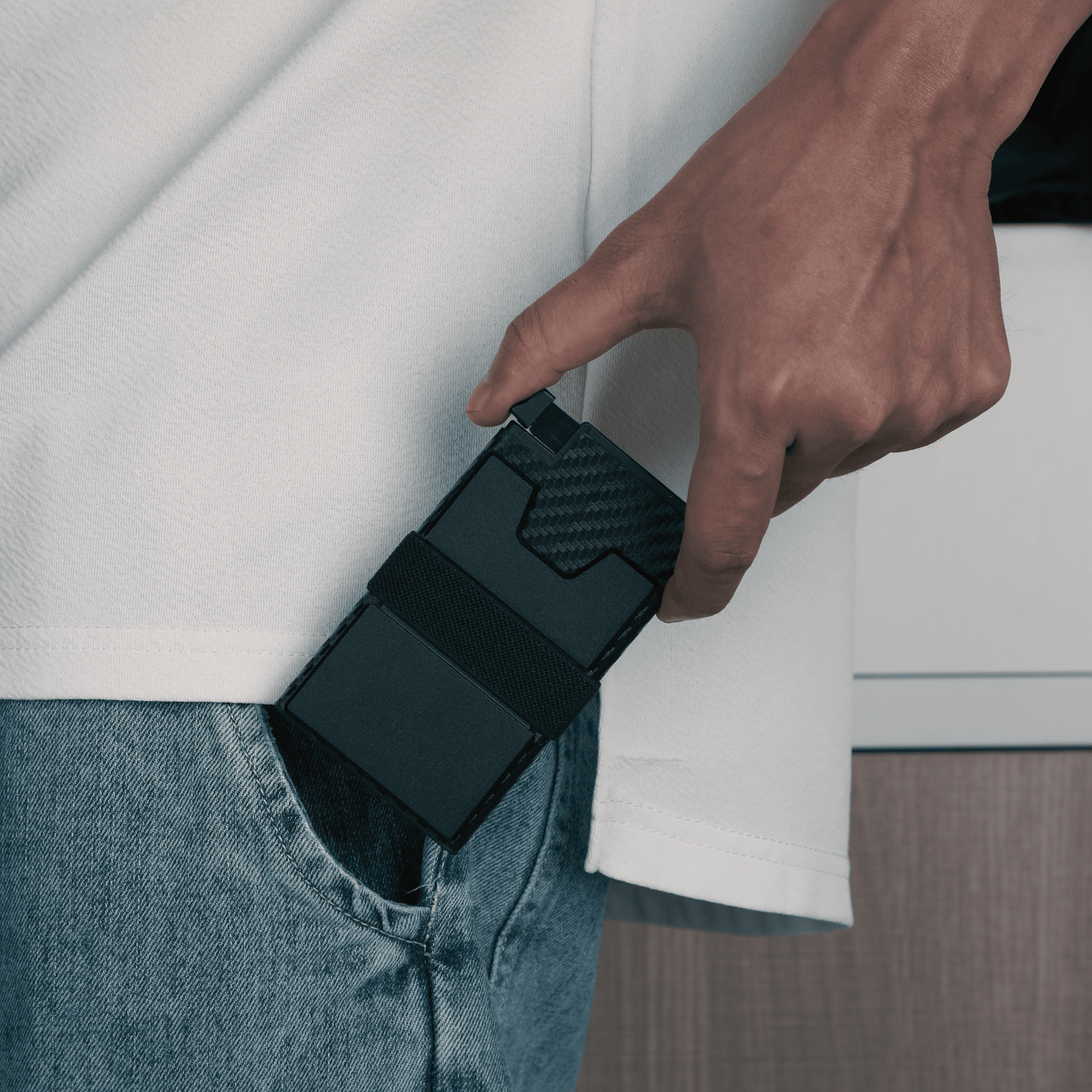 Carbon - Smart and Secure Cardholder with RFID Blocking