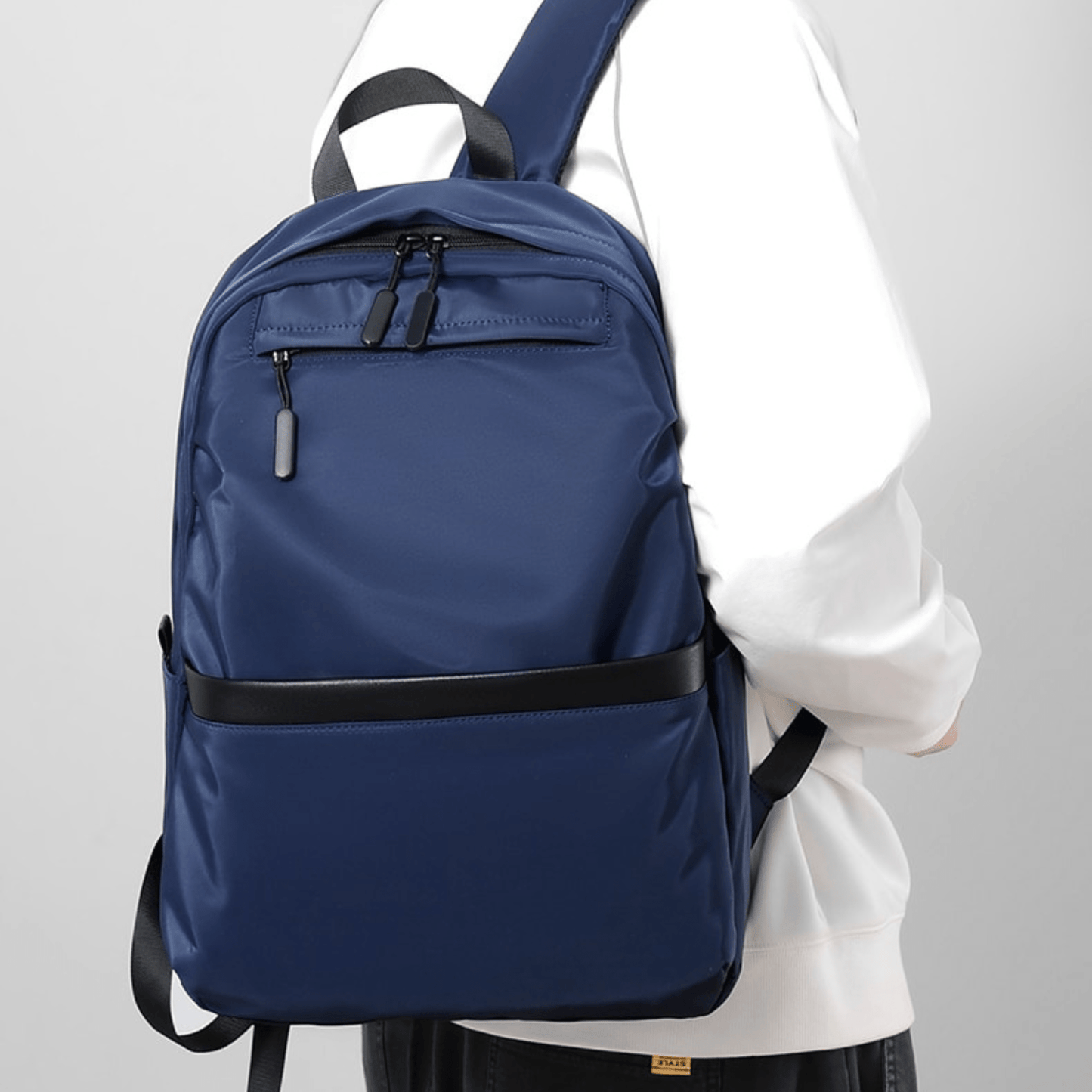 Caracas - Lightweight and Modern Backpack